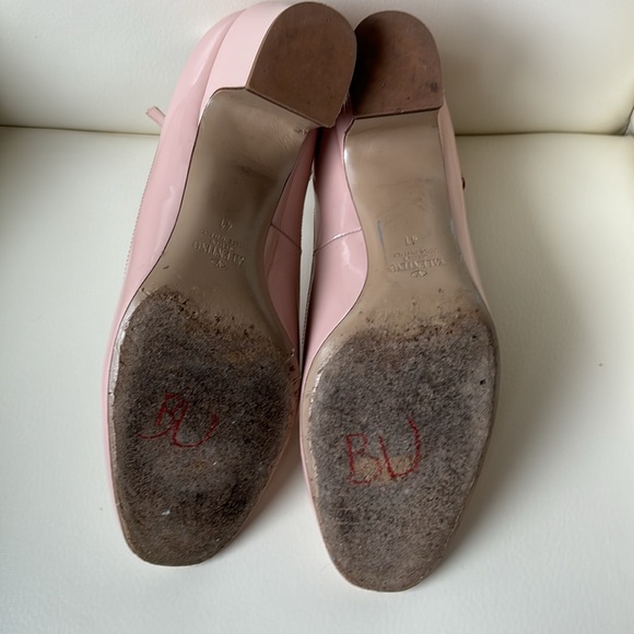 Valentino Garavani Leather Pink Patent Halo Strap Pumps. **HOST PICK** - Picture 4 of 10